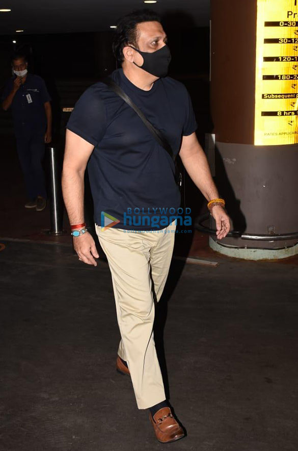 photos govinda and wife sunita ahuja snapped at the airport 4