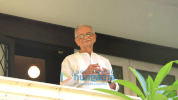 Photos: Gulzar snapped at his balcony in Bandra