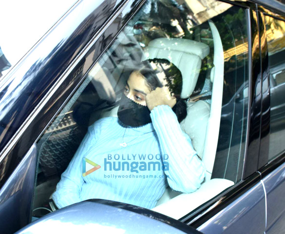 photos janhvi kapoor snapped at jackky bhagnanis house in bandra 4