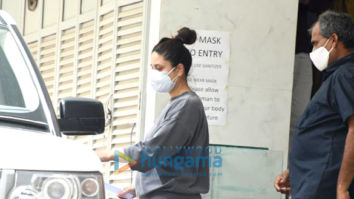 Photos: Kareena Kapoor Khan snapped outside a clinic in Bandra