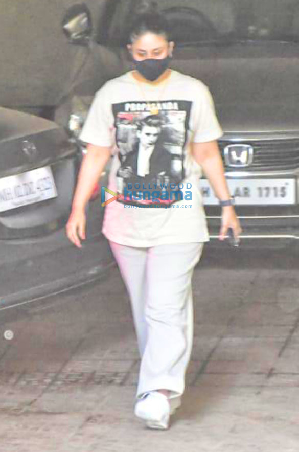 photos kareena kapoor khan spotted in bandra 2 22