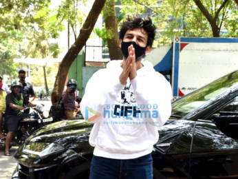 Photos: Kartik Aaryan snapped at a dubbing studio in Andheri