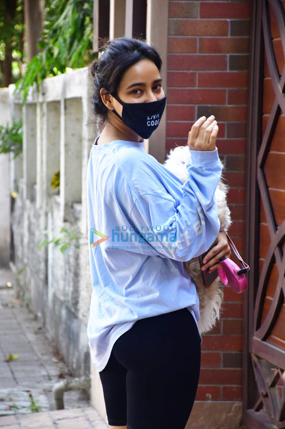 photos malaika arora and neha sharma spotted going for a walk with their pet 5