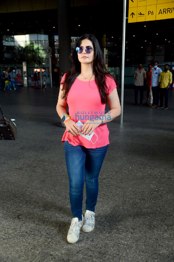 photos mouni roy zareen khan and shehnaaz gill snapped at the airport 2