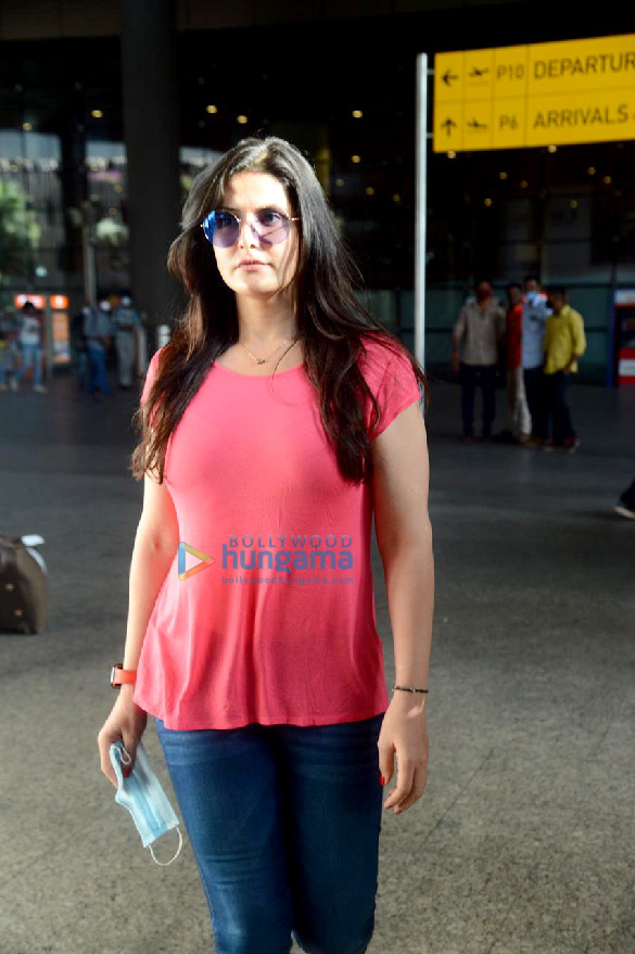 photos mouni roy zareen khan and shehnaaz gill snapped at the airport 6