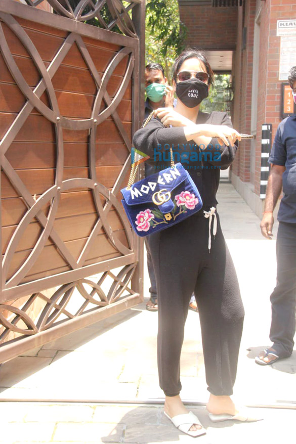photos neha sharma spotted in bandra 2 6