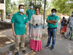 Photos: Payal Ghosh provides food to needy people in Versova