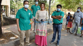 Photos: Payal Ghosh provides food to needy people in Versova