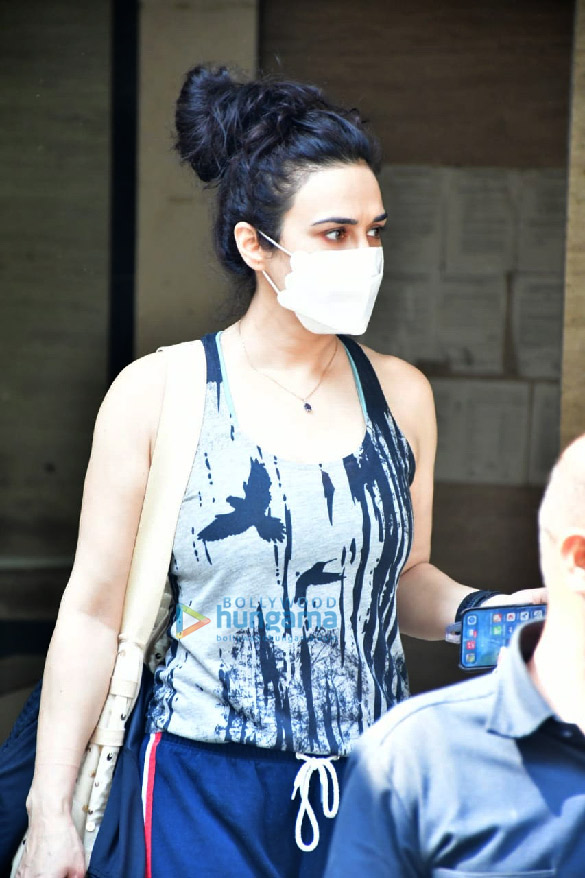Photos: Preity Zinta spotted at a clinic in Bandra Photos: Preity Zinta spotted at a clinic in Bandra