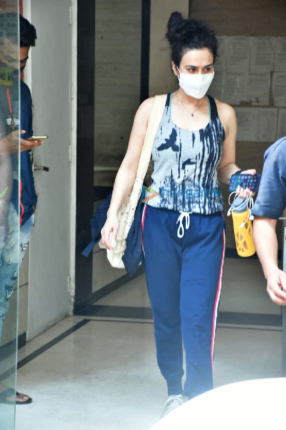 photos preity zinta spotted at a clinic in bandra 2
