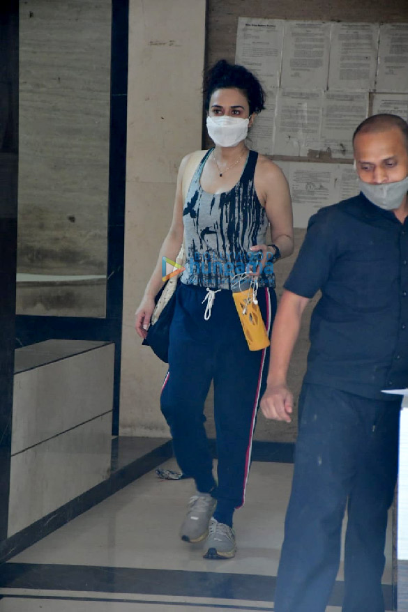 photos preity zinta spotted at a clinic in bandra 4