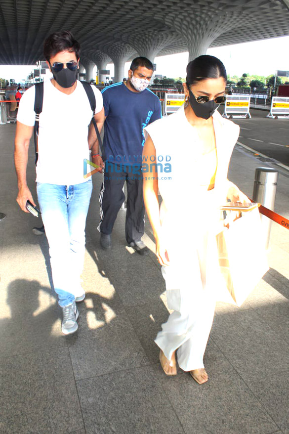 photos ranbir kapoor and alia bhatt snapped at the airport 3 3
