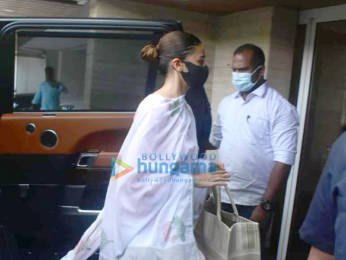 Photos: Ranbir Kapoor and Alia Bhatt spotted at Neetu Singh's house in Bandra