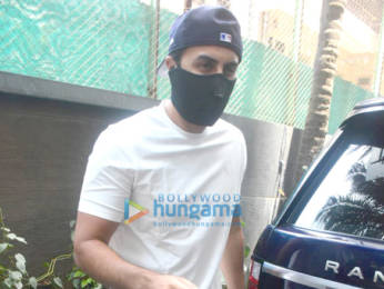 Photos: Ranbir Kapoor and Alia Bhatt spotted at Neetu Singh's house in Bandra
