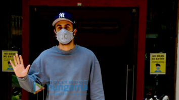 Photos: Ranbir Kapoor and Neetu Singh spotted at a clinic