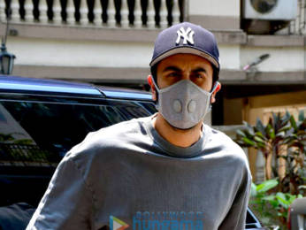 Photos: Ranbir Kapoor and Neetu Singh spotted at a clinic