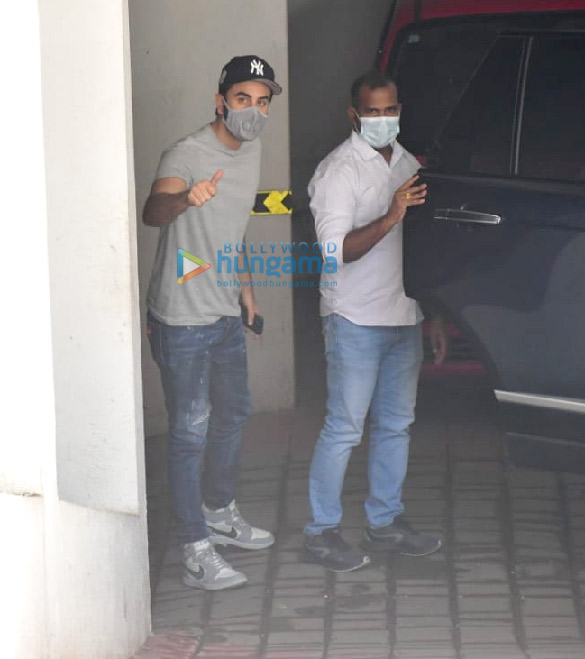 photos ranbir kapoor spotted at a dental clinic 3