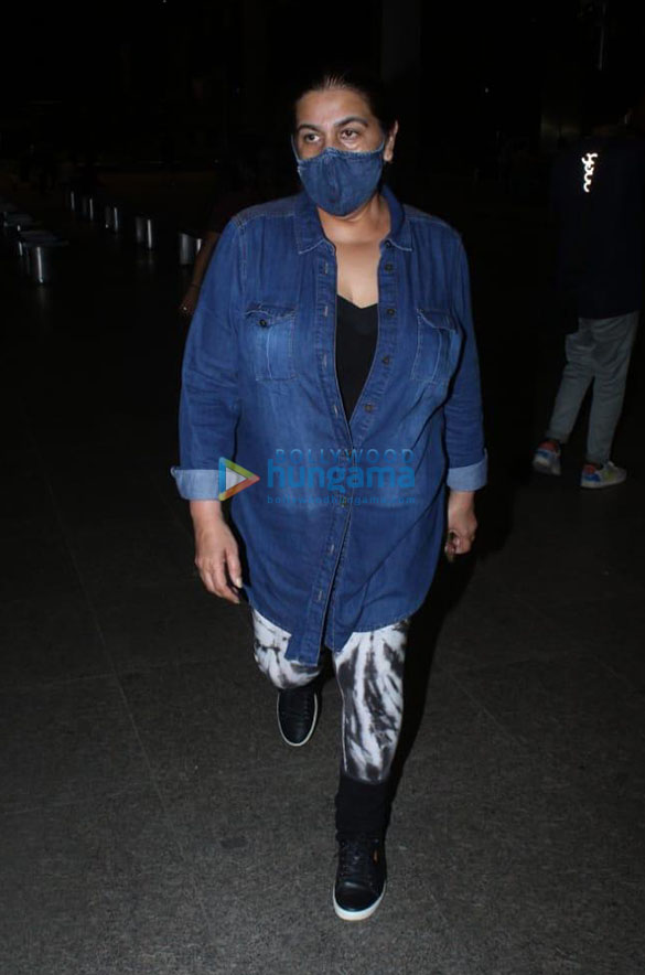 photos ranveer singh sara ali khan deepika padukone janhvi kapoor and others snapped at the airport 6