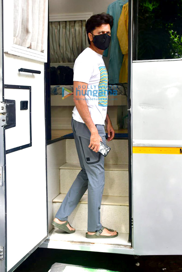 photos riteish deshmukh spotted in bandra for a shoot 1