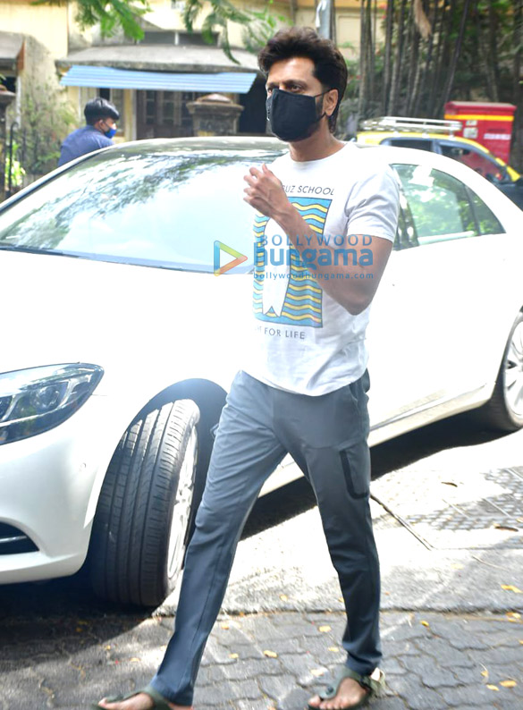 photos riteish deshmukh spotted in bandra for a shoot 4