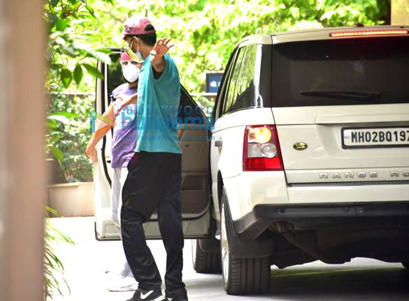 photos saif ali khan spotted in bandra 3 2