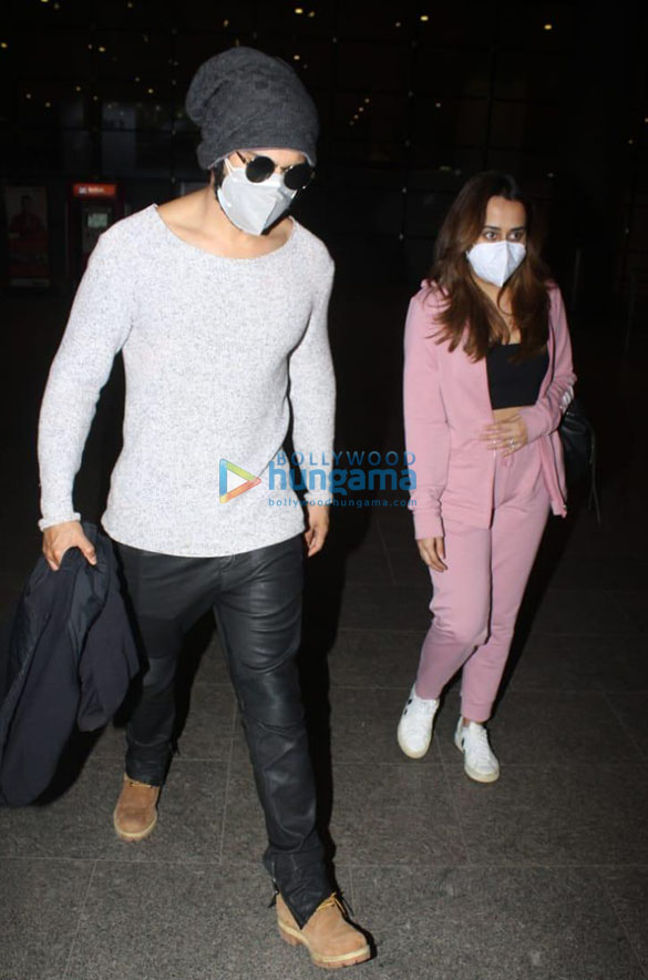 Photos: Varun Dhawan, Shreyas Talpade, Giorgia Andriani and others snapped at the airport Photos: Varun Dhawan, Shreyas Talpade, Giorgia Andriani and others snapped at the airport