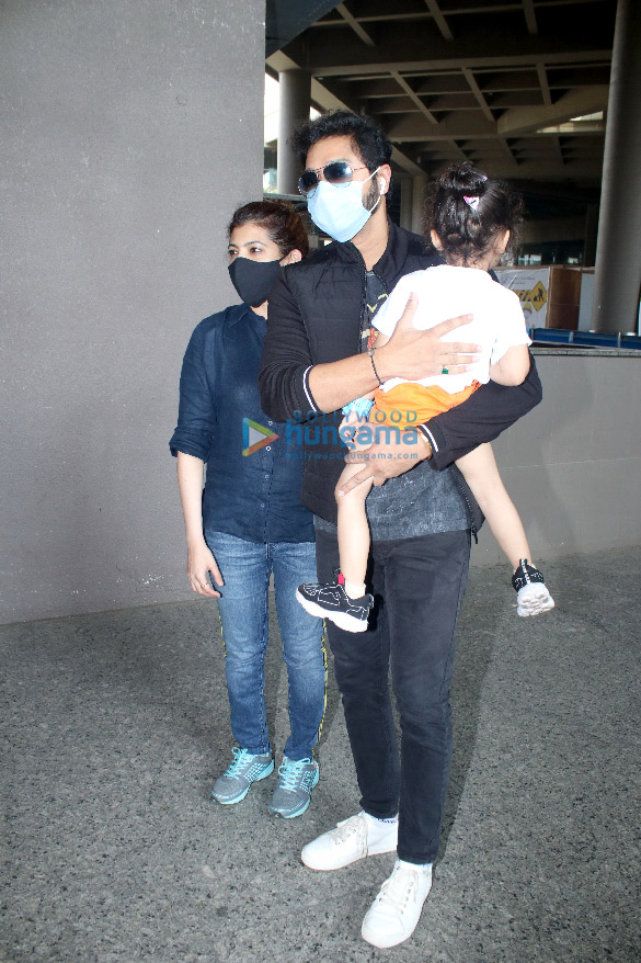 photos shreyas talpade giorgia andriani ekta kapoor and others snapped at the airport 1