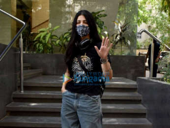 Photos: Shruti Haasan snapped at a clinic in Juhu