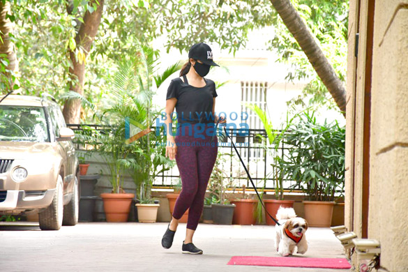 photos sophie choudry spotted in bandra 2 4