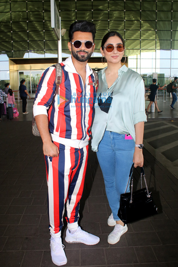 photos sunny leone preity zinta rahul vaidya and disha parmar snapped at the airport 3