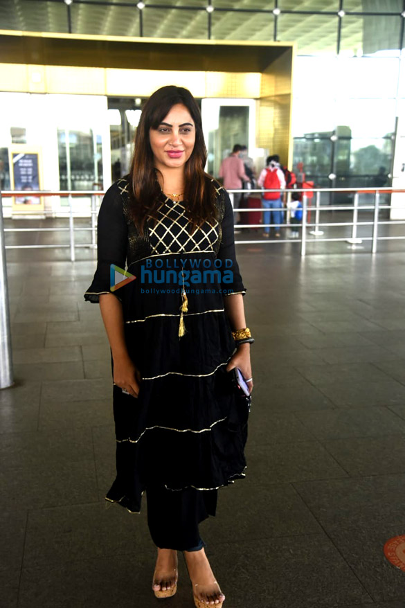 photos tamannaah bhatia hina khan tinaa dattaa and others snapped at the airport