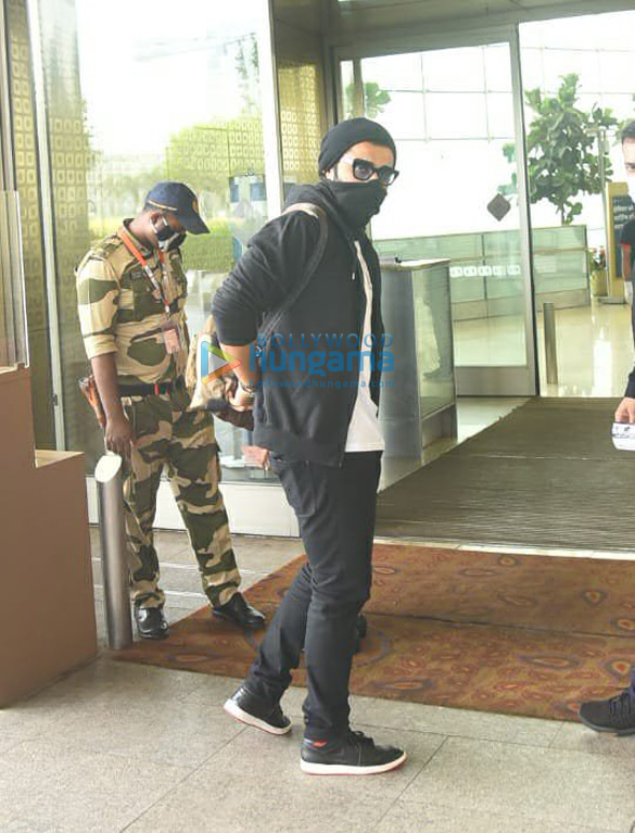photos tara sutaria arjun kapoor and rashmika mandanna snapped at the airport 2