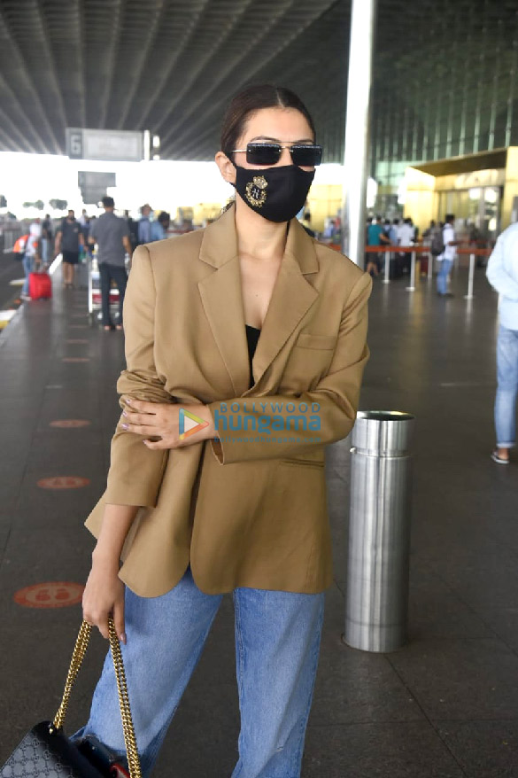photos tiger shroff disha patani and others snapped at the airport 1