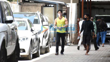 Photos: Tiger Shroff spotted at a dance class in Andheri