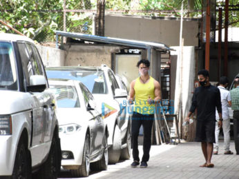 Photos: Tiger Shroff spotted at a dance class in Andheri