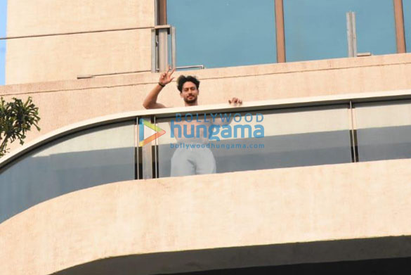 photos tiger shroff spotted at his balcony 2