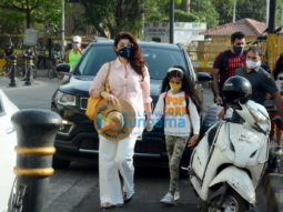 Photos: Twinkle Khanna snapped with her daughter Nitara Kumar at Gateway Of India