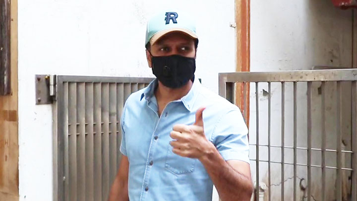 Riteish Deshmukh spotted at a clinic in Bandra