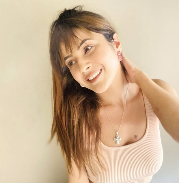 Shehnaaz Gill opts for fringes, shares series of pictures flaunting new haircut Shehnaaz Gill opts for fringes, shares series of pictures flaunting new haircut