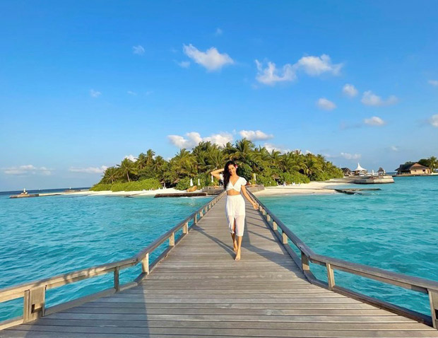 Shraddha Kapoor has breakfast amidst the scenic beauty of Maldives ...