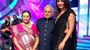 Dhvani Bhanushali meets her idol veteran composer Anandji on the sets of Indian Idol 12