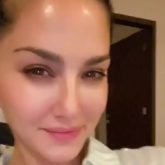Kareena Kapoor Khan shares an adorable picture of Taimur engaging in some lockdown yoga