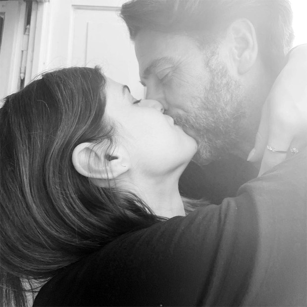 Alexandra Daddario kisses boyfriend Andrew Form in PDA filled photo Alexandra Daddario kisses boyfriend Andrew Form in PDA filled photo