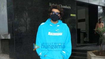 Photos: Arjun Kapoor snapped at clinic in Bandra