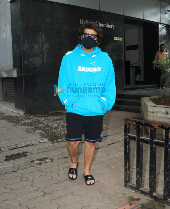 Photos: Arjun Kapoor snapped at clinic in Bandra Photos: Arjun Kapoor snapped at clinic in Bandra