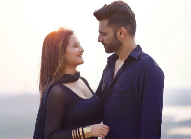 Bigg Boss fame Rahul Vaidya and Rashami Desai collaborate for romantic cover version of 'Kinna Sona' song, watch video Bigg Boss fame Rahul Vaidya and Rashami Desai collaborate for romantic cover version of 'Kinna Sona' song, watch video