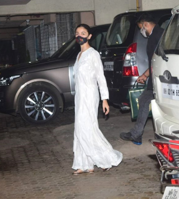 FASHION FACE OFF: Alia Bhatt or Tara Sutaria - who styled white chikankari salwar suit better?