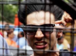 Kartik Aaryan shares a quirky picture while giving another reason to stay at home