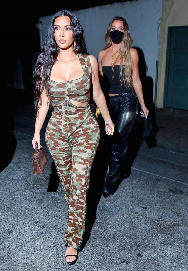 Kim Kardashian dons camouflage print jumpsuit with sister Khloé Kardashian for dinner Kim Kardashian dons camouflage print jumpsuit with sister Khloé Kardashian for dinner
