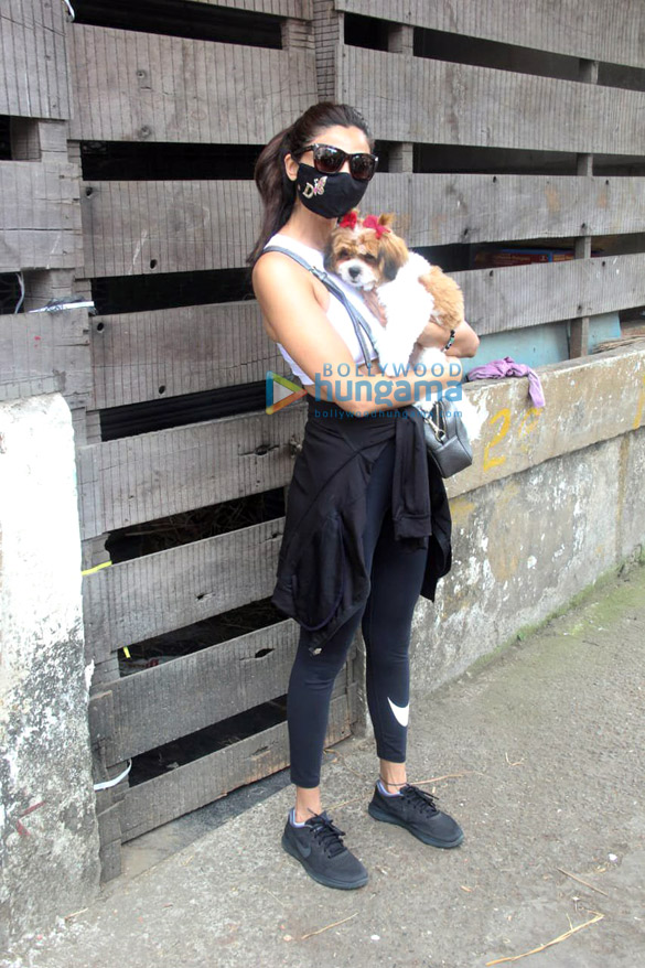 photos daisy shah spotted at a pet clinic in bandra 2